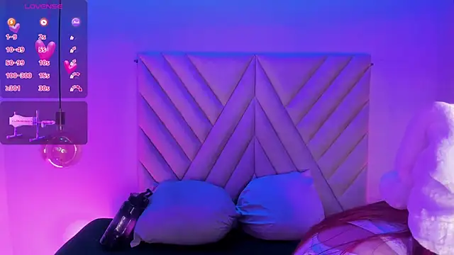 EmmaSwift  online show from 12/15/25, 03:01