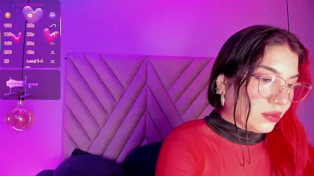 EmmaSwift  online show from 12/02/25, 02:56