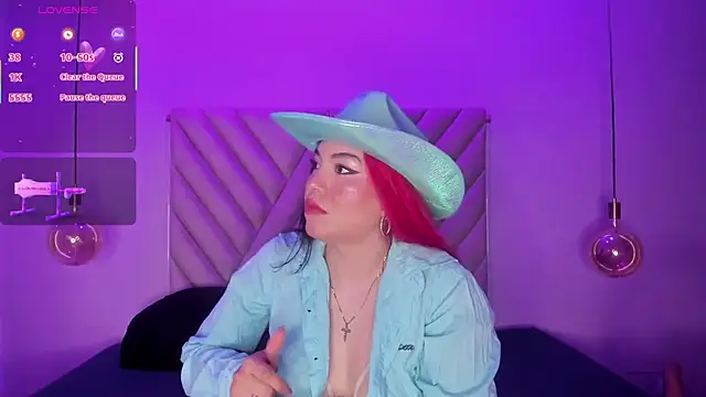 EmmaSwift  online show from 10/31/25, 02:52