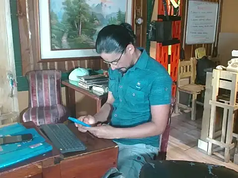 Snapshot of Dr_Pocholate84 chatting on 05/19/26, 08:05 Dr Pocholate84 online show from 05/19/26, 08:05