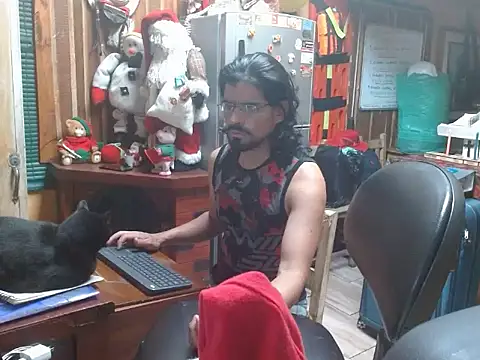 Snapshot of Dr_Pocholate84 chatting on 12/21/25, 11:49 Dr Pocholate84 online show from 12/21/25, 11:49