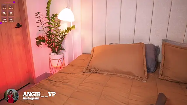 Snapshot of nicoletth18 chatting on 11/20/25, 10:38 nicoletth18 online show from 11/20/25, 10:38