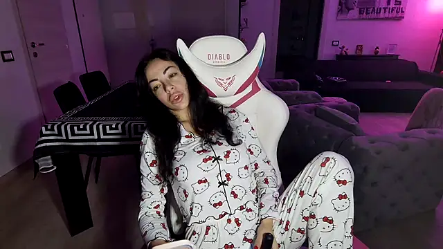 Snapshot of Chloe_Ricci chatting on 11/21/25, 04:44 Chloe Ricci online show from 11/21/25, 04:44