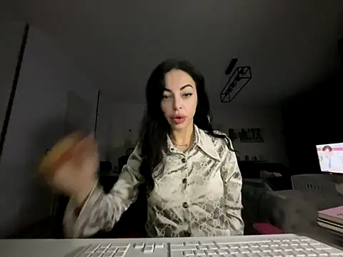 Snapshot of Chloe_Ricci chatting on 11/24/25, 07:52 Chloe Ricci online show from 11/24/25, 07:52