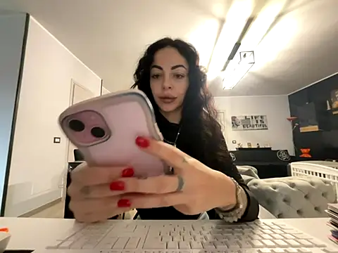 Snapshot of Chloe_Ricci chatting on 11/26/25, 07:41 Chloe Ricci online show from 11/26/25, 07:41