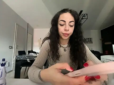 Snapshot of Chloe_Ricci chatting on 12/01/25, 08:04 Chloe Ricci online show from 12/01/25, 08:04