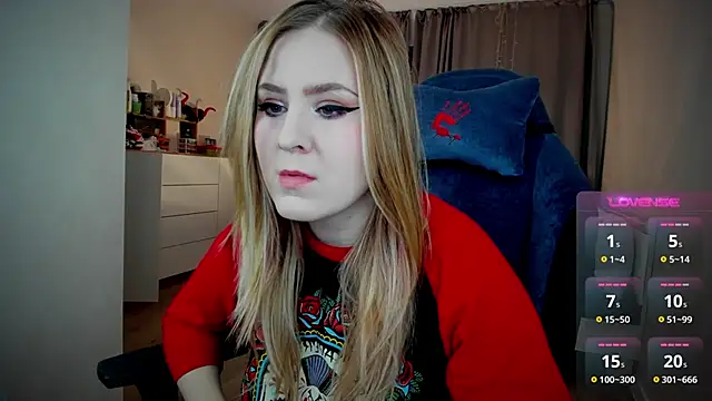 Snapshot of Olivia_Munk chatting on 10/23/25, 03:38 Olivia Munk online show from 10/23/25, 03:38