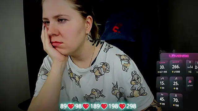 Snapshot of Olivia_Munk chatting on 10/26/25, 03:18 Olivia Munk online show from 10/26/25, 03:18