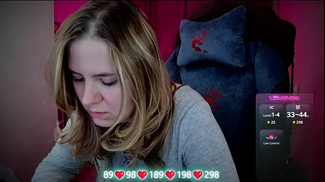 Snapshot of Olivia_Munk chatting on 11/27/25, 04:35 Olivia Munk online show from 11/27/25, 04:35