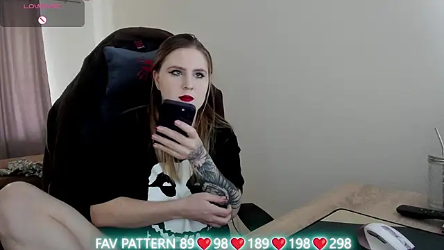 Snapshot of Olivia_Munk chatting on 03/20/25, 07:58 Olivia Munk online show from 03/20/25, 07:58