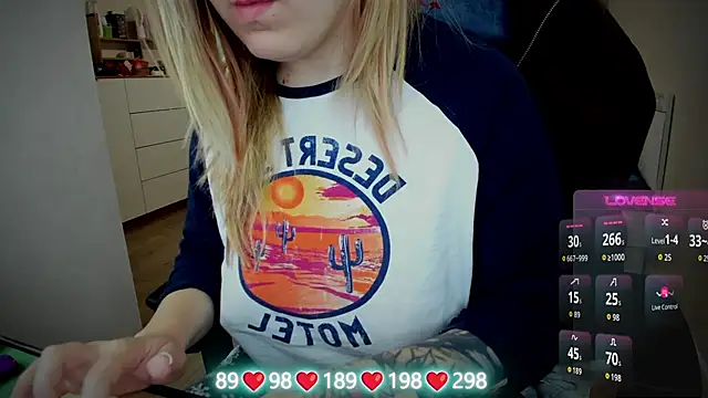 Snapshot of Olivia_Munk chatting on 09/19/25, 04:05 Olivia Munk online show from 09/19/25, 04:05