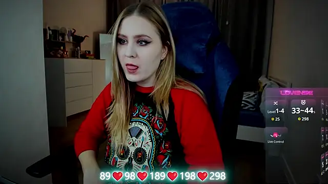 Snapshot of Olivia_Munk chatting on 10/29/25, 04:22 Olivia Munk online show from 10/29/25, 04:22