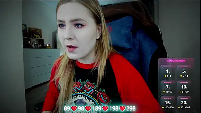 Snapshot of Olivia_Munk chatting on 11/08/25, 04:27 Olivia Munk online show from 11/08/25, 04:27