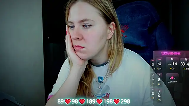 Snapshot of Olivia_Munk chatting on 11/02/25, 03:44 Olivia Munk online show from 11/02/25, 03:44