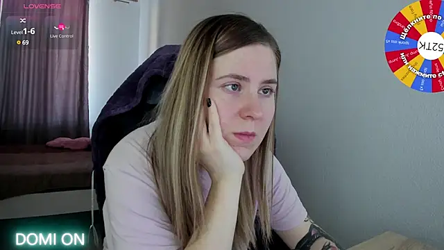 Snapshot of Olivia_Munk chatting on 02/19/25, 06:44 Olivia Munk online show from 02/19/25, 06:44