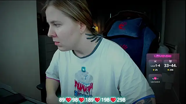 Snapshot of Olivia_Munk chatting on 11/06/25, 06:39 Olivia Munk online show from 11/06/25, 06:39