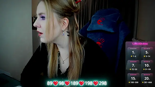 Snapshot of Olivia_Munk chatting on 10/28/25, 04:46 Olivia Munk online show from 10/28/25, 04:46