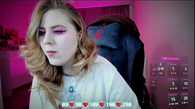 Snapshot of Olivia_Munk chatting on 11/25/25, 04:35 Olivia Munk online show from 11/25/25, 04:35