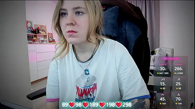 Snapshot of Olivia_Munk chatting on 11/26/25, 03:50 Olivia Munk online show from 11/26/25, 03:50