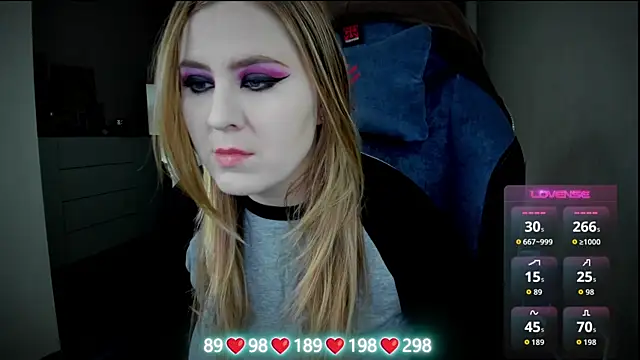 Snapshot of Olivia_Munk chatting on 11/14/25, 04:38 Olivia Munk online show from 11/14/25, 04:38