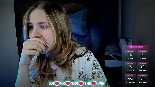 Snapshot of Olivia_Munk chatting on 11/28/25, 04:12 Olivia Munk online show from 11/28/25, 04:12