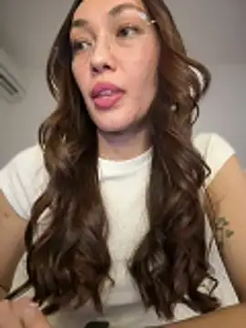 Snapshot of MichelleFerry_ chatting on 05/02/26, 05:56 MichelleFerry online show from 05/02/26, 05:56