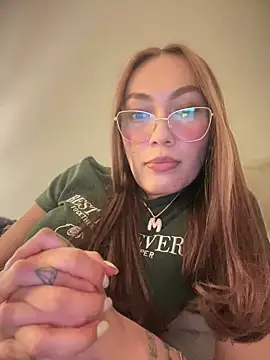 Snapshot of MichelleFerry_ chatting on 12/16/24, 04:34 MichelleFerry online show from 12/16/24, 04:34