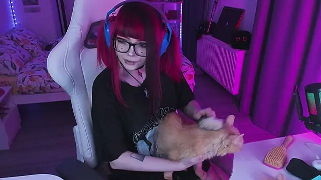 Yumi Youkai online show from 02/08/26, 02:48