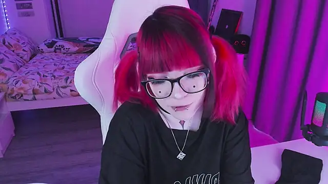 Yumi Youkai online show from 02/15/26, 02:27