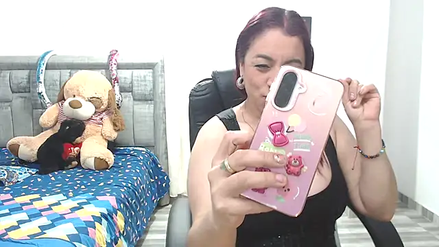 Snapshot of LAURA_CRAIZY chatting on 09/24/25, 02:29 LAURA CRAIZY online show from 09/24/25, 02:29