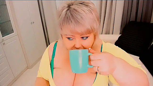 Snapshot of BIGTITSBBW chatting on 01/17/26, 04:54 BIGTITSBBW online show from 01/17/26, 04:54