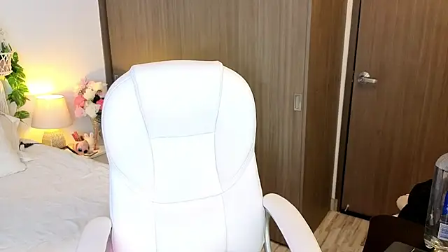 KiimTyler  online show from 05/25/26, 12:21