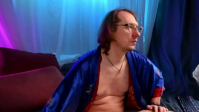 Claudia and elon  online show from 11/16/25, 06:18