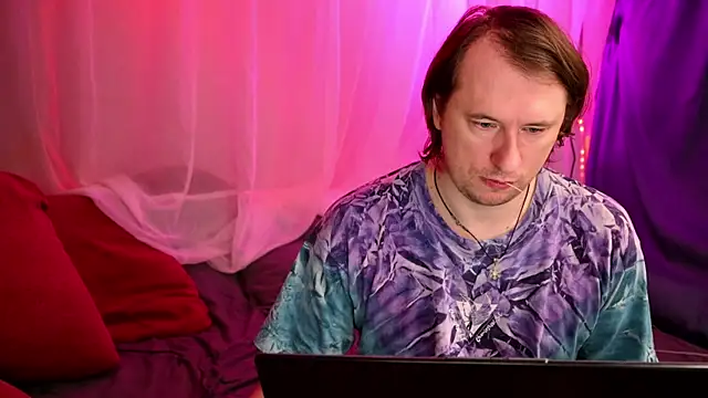 Claudia and elon  online show from 10/04/25, 02:24