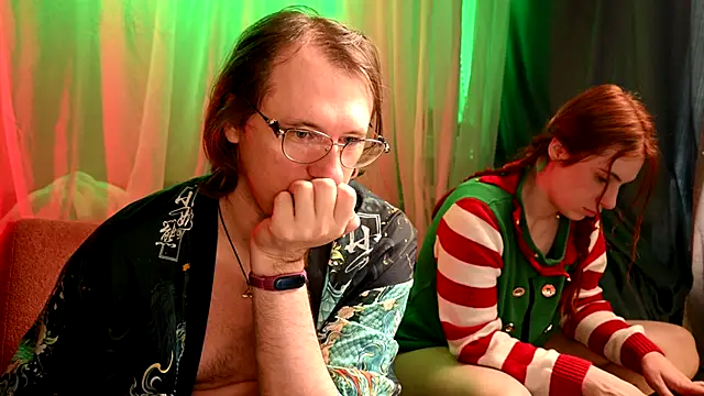 Claudia and elon  online show from 12/20/25, 08:39