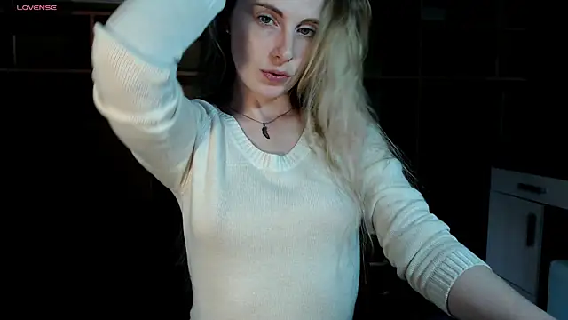 Snapshot of Aqualen chatting on 10/08/25, 12:39 Aqualen online show from 10/08/25, 12:39