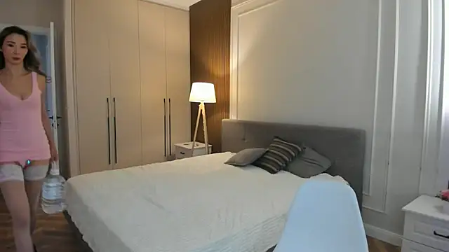 missliiaa online show from 07/14/26, 07:24