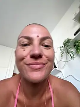 Snapshot of PaulinaSchubert1 chatting on 05/15/26, 12:36 PaulinaSchubert1 online show from 05/15/26, 12:36