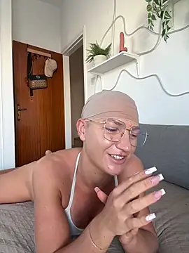 Snapshot of PaulinaSchubert1 chatting on 10/23/25, 01:21 PaulinaSchubert1 online show from 10/23/25, 01:21