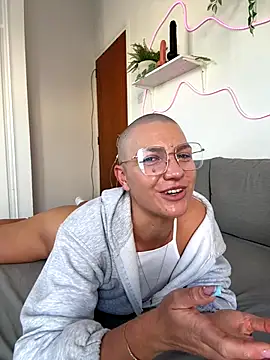 Snapshot of PaulinaSchubert1 chatting on 12/01/25, 01:23 PaulinaSchubert1 online show from 12/01/25, 01:23