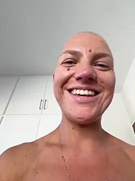 PaulinaSchubert1 online show from 04/20/26, 12:41