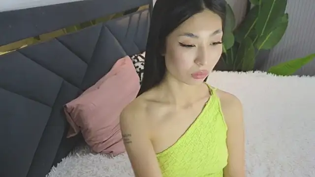 TrishaRey online show from 11/07/25, 05:45