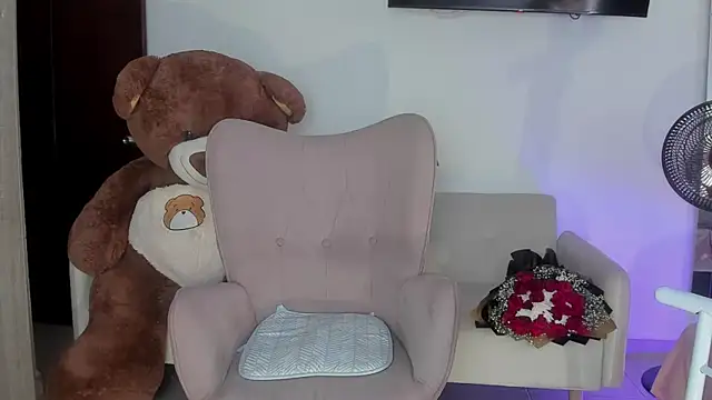 Snapshot of selene_king2 chatting on 06/19/26, 12:33 selene king2 online show from 06/19/26, 12:33