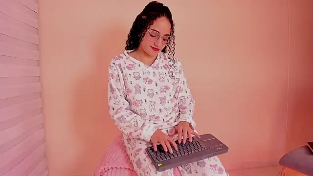 DAHLIA BROWNIE online show from 11/08/25, 07:23