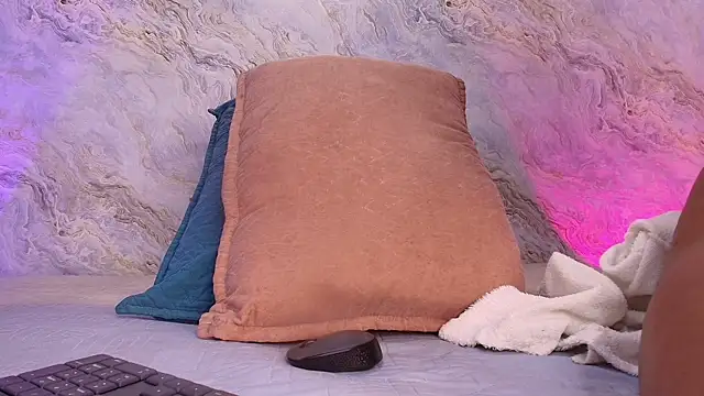 jones maddy  online show from 10/07/25, 11:55