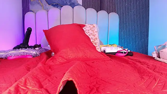 jones maddy  online show from 12/02/25, 12:18