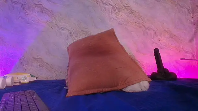 jones maddy  online show from 11/01/25, 11:59