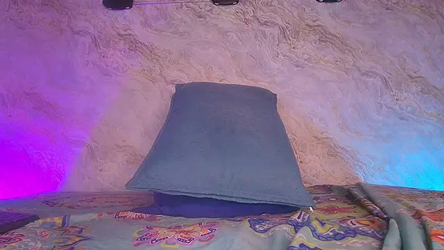 jones maddy  online show from 11/13/25, 11:58