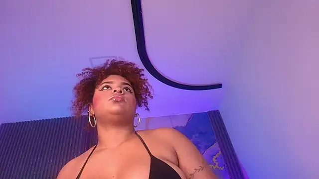 Snapshot of jones_maddy_ chatting on 01/09/26, 12:01 jones maddy online show from 01/09/26, 12:01