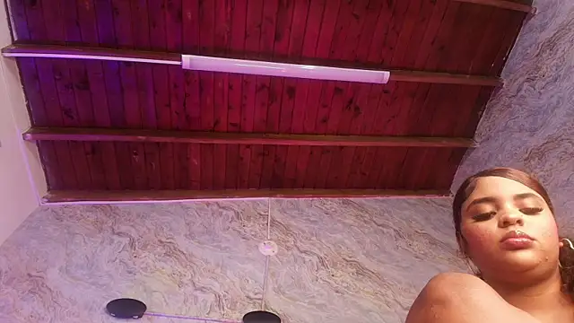 jones maddy  online show from 10/24/25, 11:53